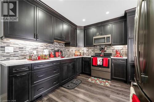 121 Edgemont Street N, Hamilton, ON - Indoor Photo Showing Kitchen With Upgraded Kitchen