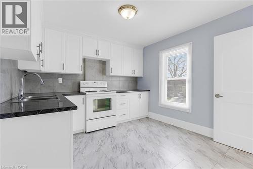 121 Edgemont Street N, Hamilton, ON - Indoor Photo Showing Kitchen