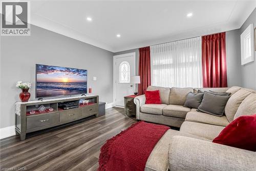 121 Edgemont Street N, Hamilton, ON - Indoor Photo Showing Living Room