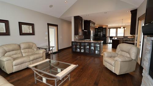 100 Forest Crowne Crescent, Kimberley, BC - Indoor Photo Showing Living Room