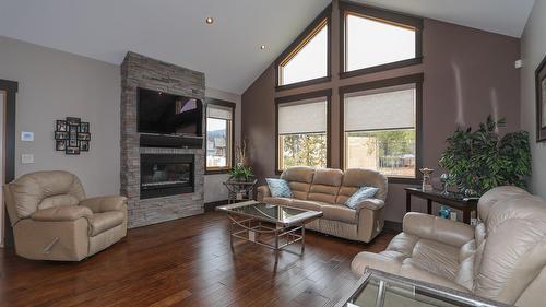 100 Forest Crowne Crescent, Kimberley, BC - Indoor Photo Showing Living Room With Fireplace