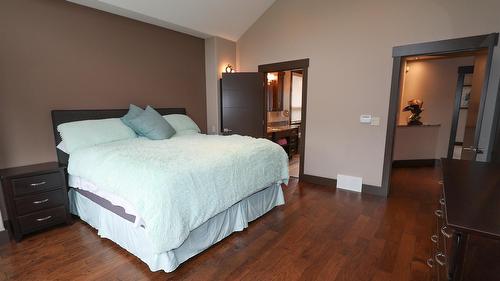 100 Forest Crowne Crescent, Kimberley, BC - Indoor Photo Showing Bedroom