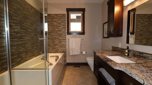 100 Forest Crowne Crescent, Kimberley, BC - Indoor Photo Showing Bathroom