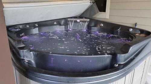 100 Forest Crowne Crescent, Kimberley, BC - Indoor Photo Showing Kitchen