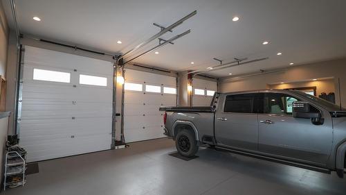 100 Forest Crowne Crescent, Kimberley, BC - Indoor Photo Showing Garage