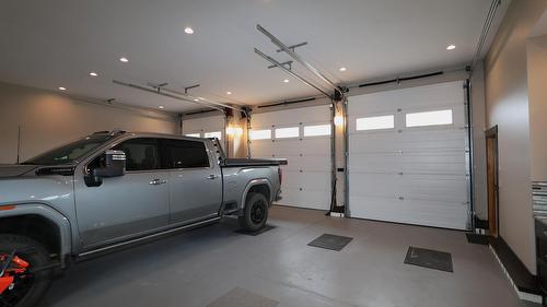 100 Forest Crowne Crescent, Kimberley, BC - Indoor Photo Showing Garage