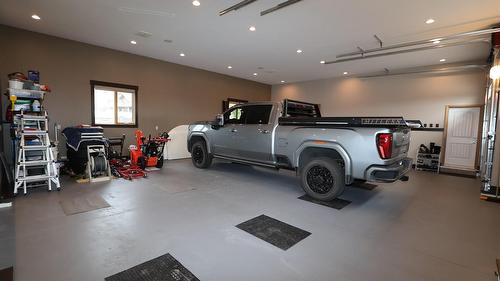100 Forest Crowne Crescent, Kimberley, BC - Indoor Photo Showing Garage