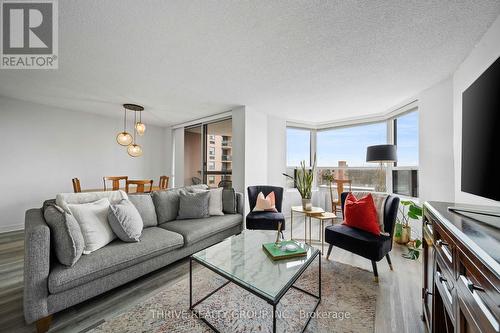 803 - 600 Talbot Street, London East (East F), ON - Indoor Photo Showing Living Room