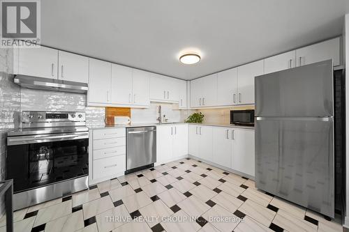 803 - 600 Talbot Street, London East (East F), ON - Indoor Photo Showing Kitchen