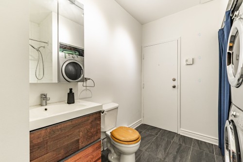 Salle de bains - 4-5204 Rue St-Denis, Montréal (Le Plateau-Mont-Royal), QC - Indoor Photo Showing Laundry Room