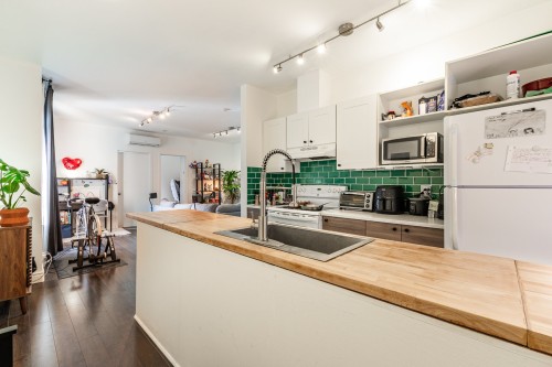 Cuisine - 4-5204 Rue St-Denis, Montréal (Le Plateau-Mont-Royal), QC - Indoor Photo Showing Kitchen