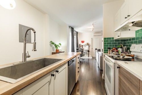 Cuisine - 4-5204 Rue St-Denis, Montréal (Le Plateau-Mont-Royal), QC - Indoor Photo Showing Kitchen