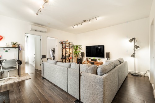 Salon - 4-5204 Rue St-Denis, Montréal (Le Plateau-Mont-Royal), QC - Indoor Photo Showing Living Room
