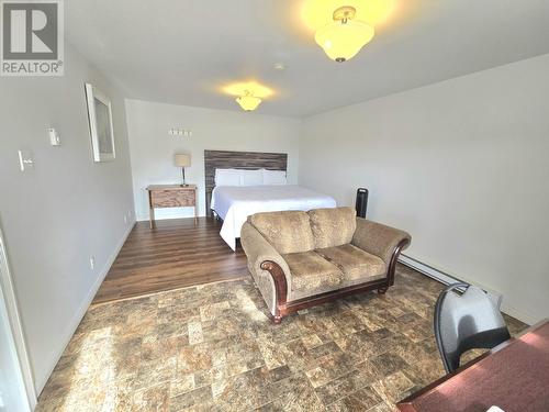 Motel King Room - 140 Main Street, St. Albans, NL - Indoor Photo Showing Bedroom