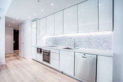 1704-1188 Av. Union Montréal (Ville-Marie), QC H3B 0E5