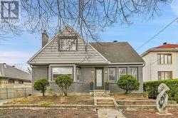 328 PLEASANT PARK ROAD  Ottawa, ON K1H 5M8