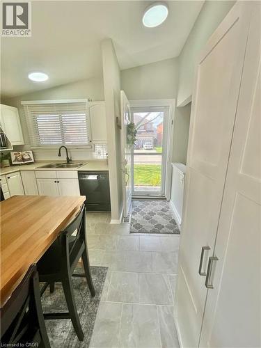 241 Thorner Drive, Hamilton, ON - Indoor