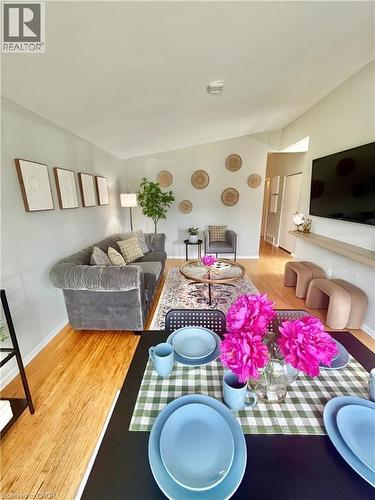 The open concept living area features hardwood flooring and a vaulted ceiling - 241 Thorner Drive, Hamilton, ON - Indoor Photo Showing Living Room