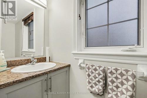 60 Mayflower Private, Ottawa, ON - Indoor Photo Showing Bathroom