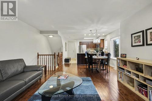 60 Mayflower Private, Ottawa, ON - Indoor Photo Showing Living Room