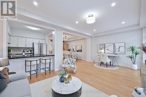 143 Badgerow Way, Aurora, ON - Indoor Photo Showing Living Room