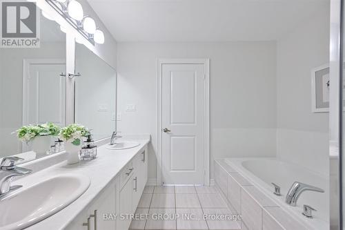 143 Badgerow Way, Aurora, ON - Indoor Photo Showing Bathroom