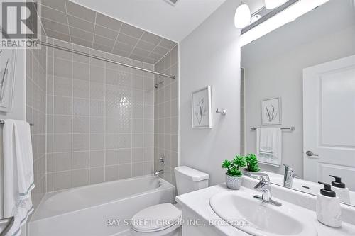 143 Badgerow Way, Aurora, ON - Indoor Photo Showing Bathroom