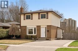 168 GREEN VALLEY Drive  Kitchener, ON N2P 1C4