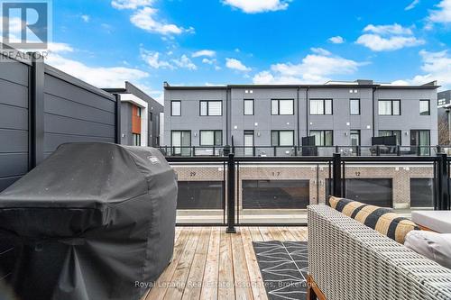 110 Huguenot Road, Oakville, ON - Outdoor