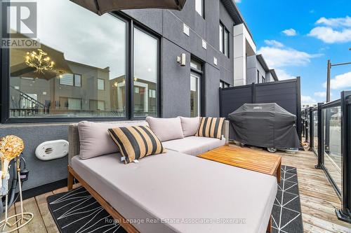 110 Huguenot Road, Oakville, ON - Outdoor