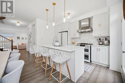 110 Huguenot Road, Oakville, ON - Indoor Photo Showing Kitchen With Upgraded Kitchen