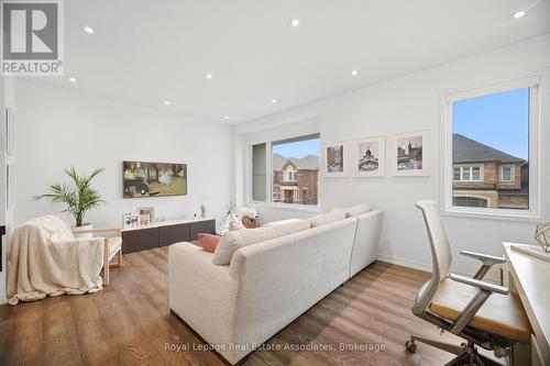 110 Huguenot Road, Oakville, ON - Indoor