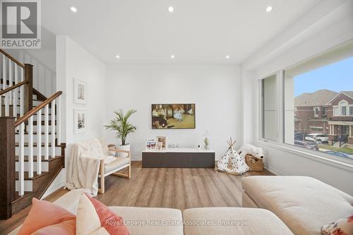 110 Huguenot Road, Oakville, ON - Indoor