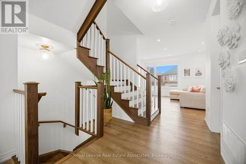 110 Huguenot Road, Oakville, ON - Indoor Photo Showing Other Room