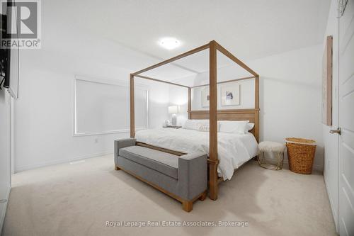 110 Huguenot Road, Oakville, ON - Indoor Photo Showing Bedroom