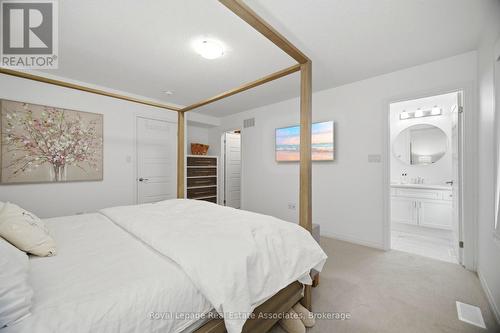 110 Huguenot Road, Oakville, ON - Indoor Photo Showing Bedroom