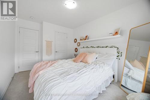 110 Huguenot Road, Oakville, ON - Indoor Photo Showing Bedroom