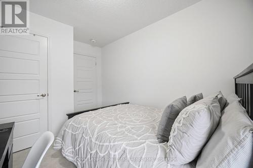110 Huguenot Road, Oakville, ON - Indoor Photo Showing Bedroom