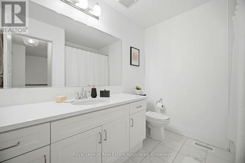 110 Huguenot Road, Oakville, ON - Indoor Photo Showing Bathroom
