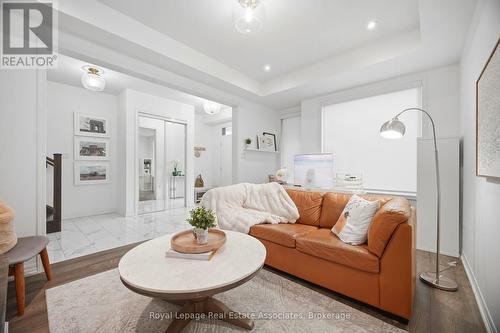 110 Huguenot Road, Oakville, ON - Indoor Photo Showing Living Room