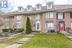 3 WATERFORD CRESCENT  Hamilton, ON L8E 4Z8