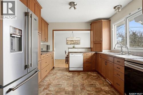 25 Knowles Crescent, Regina, SK - Indoor Photo Showing Kitchen With Double Sink