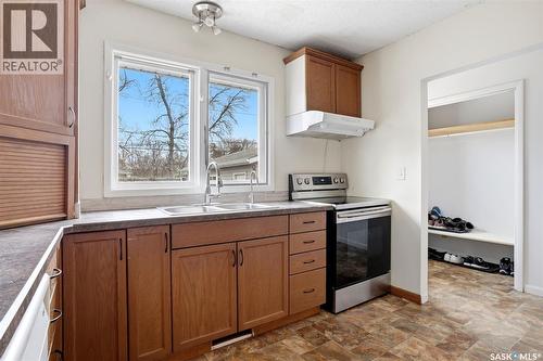 25 Knowles Crescent, Regina, SK - Indoor Photo Showing Kitchen With Double Sink