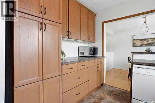 25 Knowles Crescent, Regina, SK - Indoor Photo Showing Kitchen