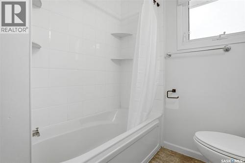 25 Knowles Crescent, Regina, SK - Indoor Photo Showing Bathroom