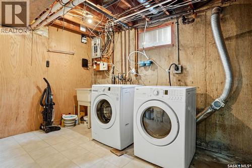 25 Knowles Crescent, Regina, SK - Indoor Photo Showing Laundry Room