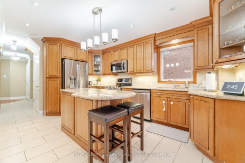 4426 Weeping Willow Drive, Mississauga, ON - Indoor Photo Showing Kitchen With Upgraded Kitchen