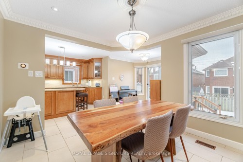 4426 Weeping Willow Drive, Mississauga, ON - Indoor Photo Showing Dining Room
