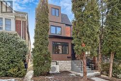 109 FERMANAGH AVENUE Toronto, ON M6R 1M1