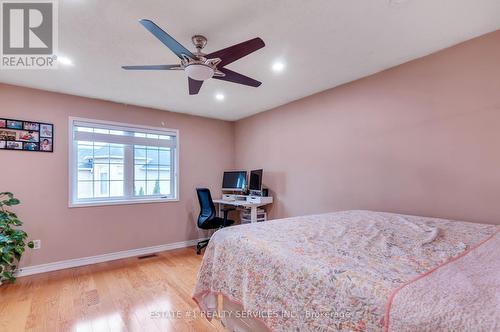 7448 Village Walk, Mississauga, ON - Indoor Photo Showing Bedroom
